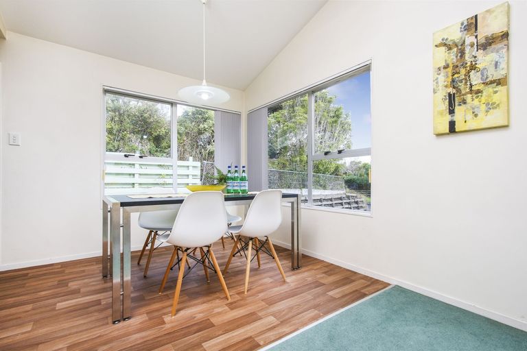 Photo of property in 3 Malmo Place, Massey, Auckland, 0614