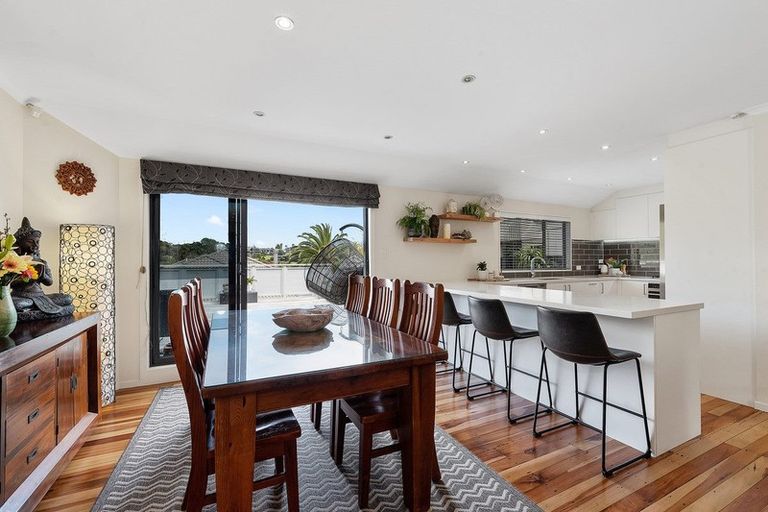 Photo of property in 21 Cliff Road, Torbay, Auckland, 0630