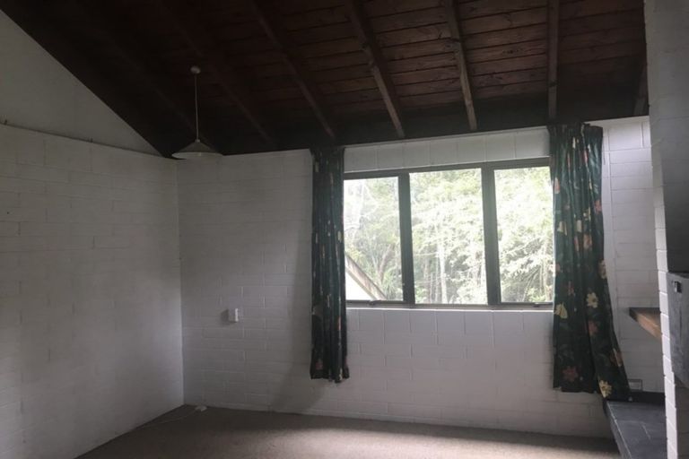 Photo of property in 24 Valley Road, Northcote, Auckland, 0626