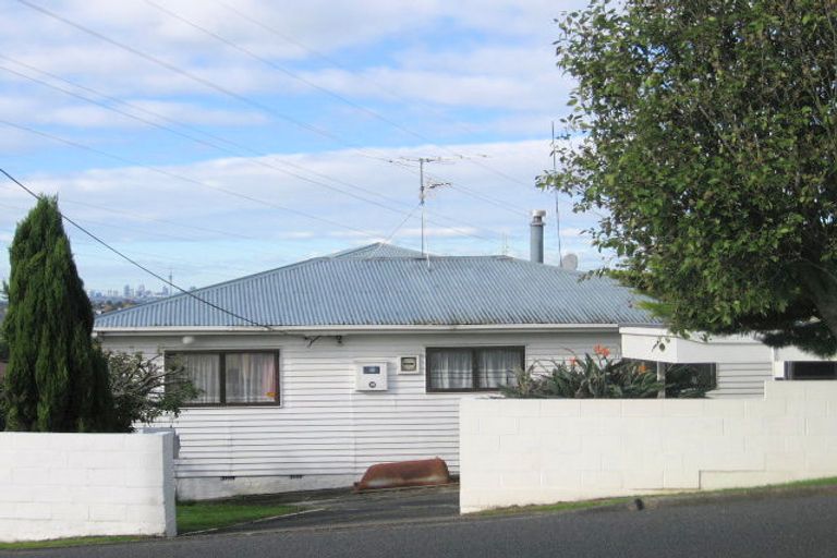 Photo of property in 20 Waimumu Road, Massey, Auckland, 0614