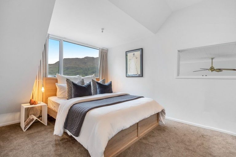 Photo of property in 8 Arawata Terrace, Fernhill, Queenstown, 9300