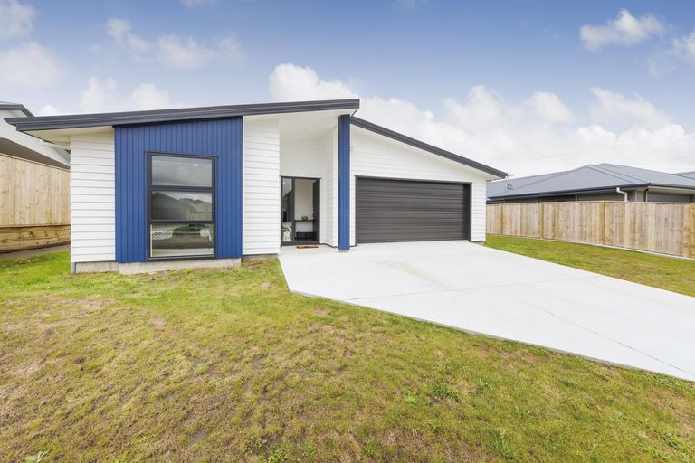 Photo of property in 3 Sardinia Grove, Fitzherbert, Palmerston North, 4410