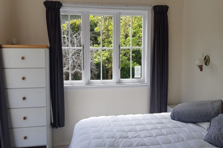 Photo of property in 41 Seaton Road, Murrays Bay, Auckland, 0630