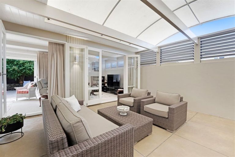 Photo of property in 4/252 Hurstmere Road, Takapuna, Auckland, 0622