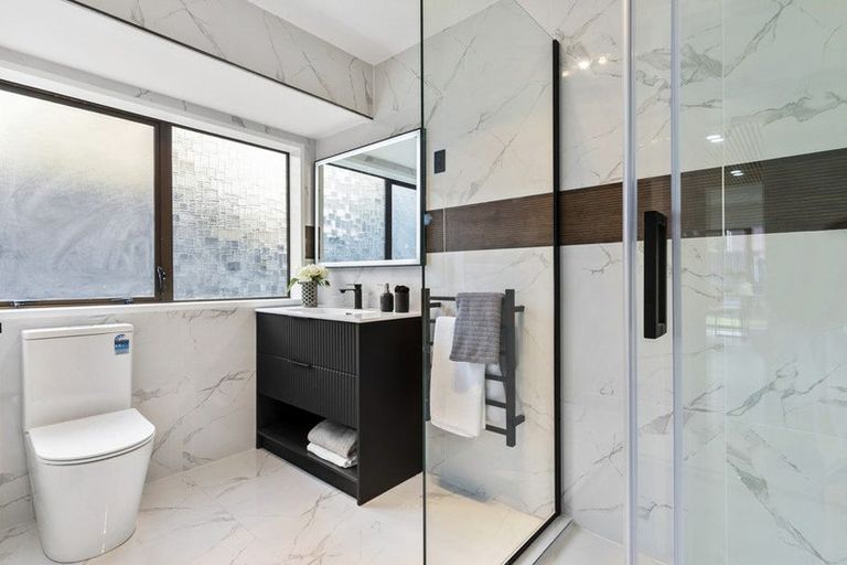 Photo of property in 2/49 Larne Avenue, Pakuranga Heights, Auckland, 2010