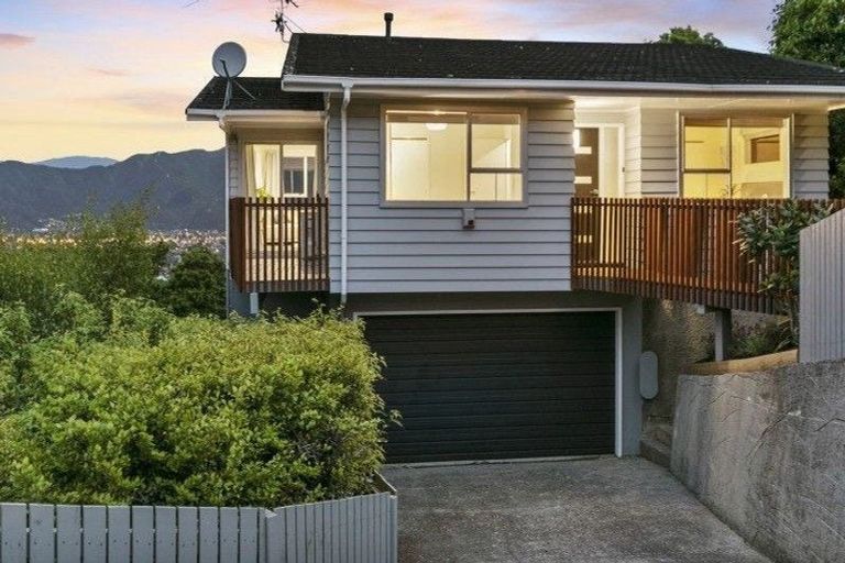 Photo of property in 71a Tirohanga Road, Tirohanga, Lower Hutt, 5010
