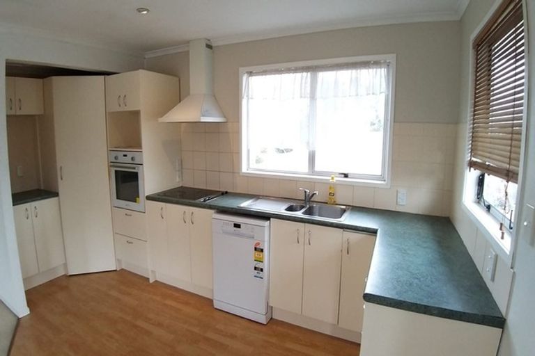 Photo of property in 19 St Catherine Crescent, West Harbour, Auckland, 0618