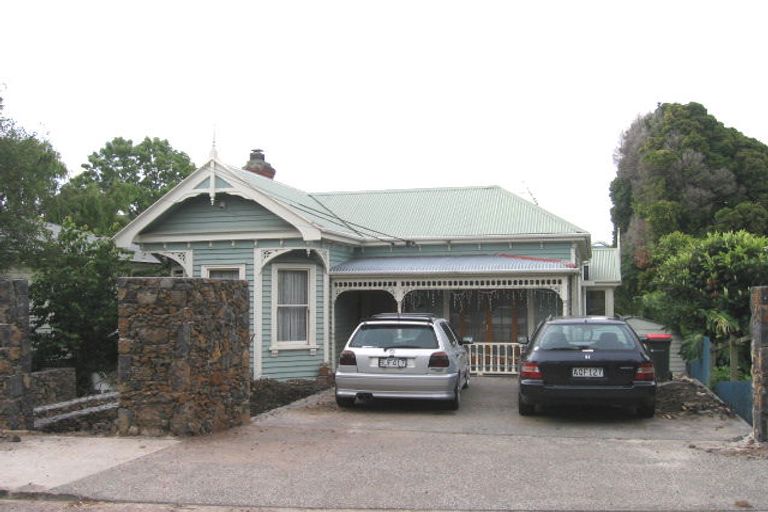 Photo of property in 26 Sylvan Avenue West, Northcote, Auckland, 0627