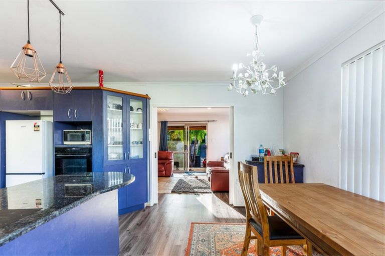 Photo of property in 28 Vina Place, Massey, Auckland, 0614