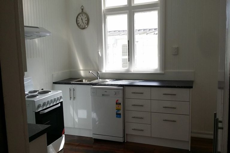 Photo of property in 5 Brown Street, Mount Cook, Wellington, 6021