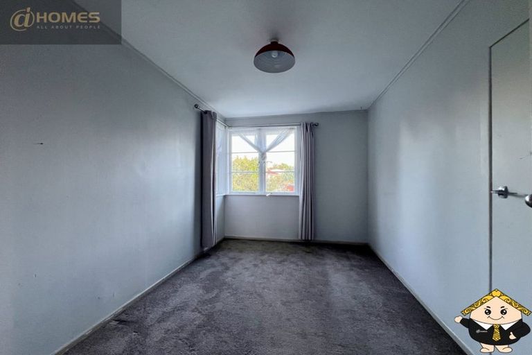 Photo of property in 17 Sheehan Road, Te Atatu South, Auckland, 0610