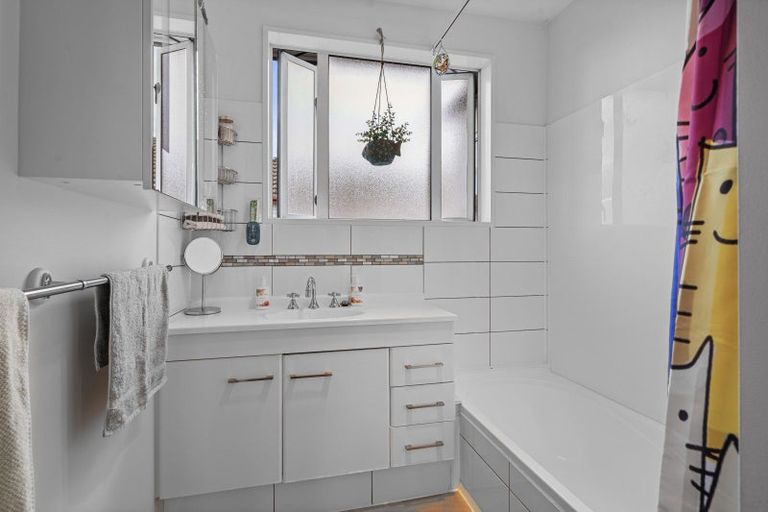 Photo of property in 50 Princes Street, Waikari, 7420