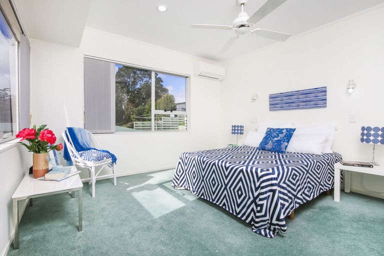 Photo of property in 3 Malmo Place, Massey, Auckland, 0614