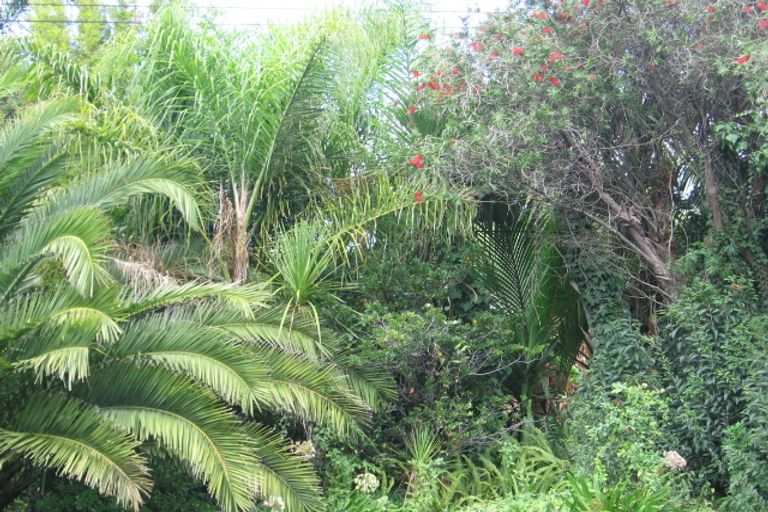 Photo of property in 18 Browns Bay Road, Rothesay Bay, Auckland, 0630