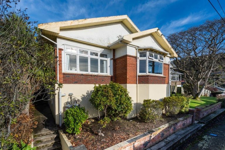 Photo of property in 84 Hazelhurst Pass, Caversham, Dunedin, 9012