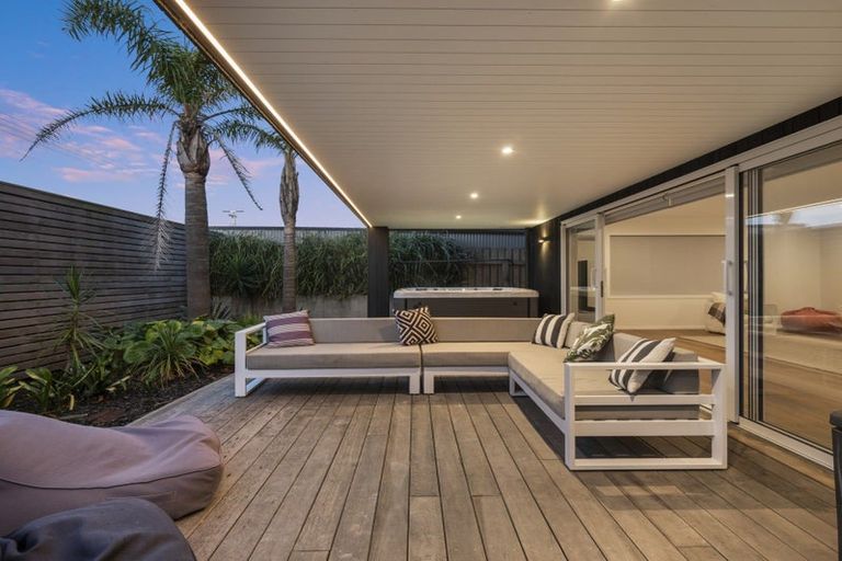 Photo of property in 112 Karewa Parade, Papamoa Beach, Papamoa, 3118