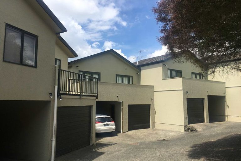 Photo of property in 4/3 Orwell Road, Greenhithe, Auckland, 0632