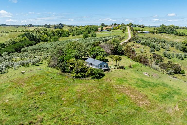 Photo of property in 47 Merril Road, Paparoa, 0571