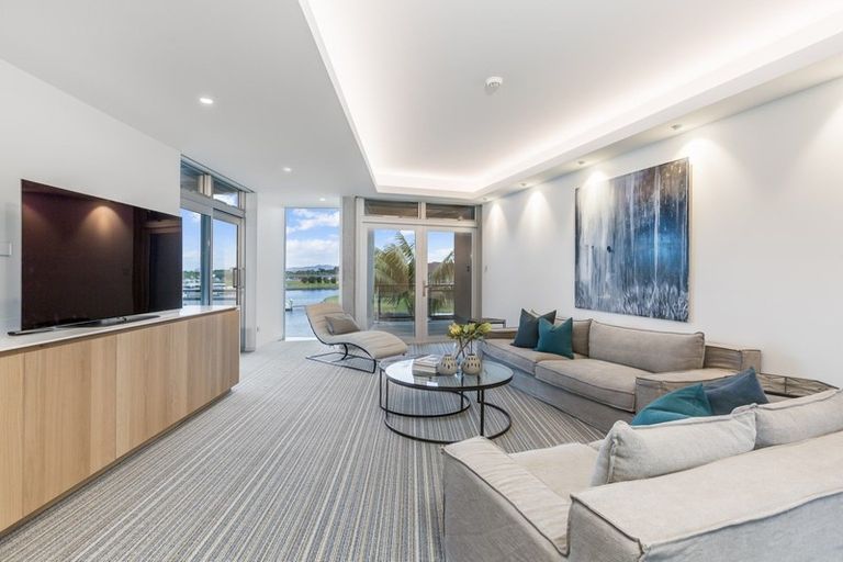 Photo of property in 10 Martingale Lane, One Tree Point, 0118