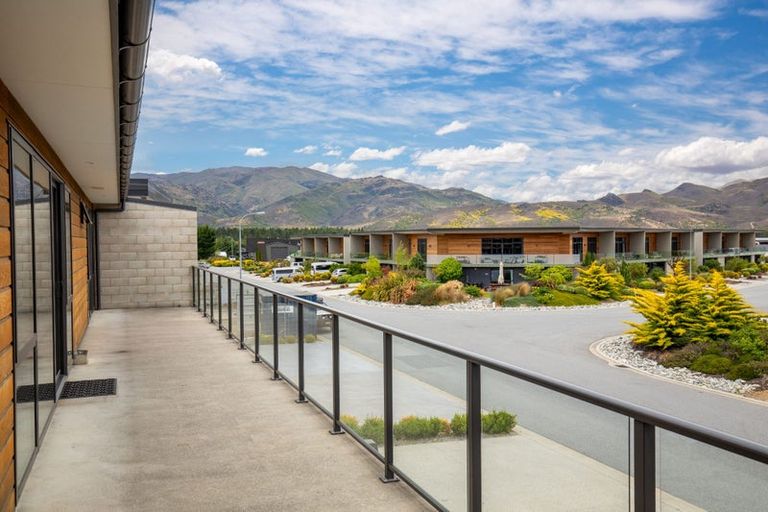 Photo of property in 16 Silverstone Drive, Cromwell, 9384