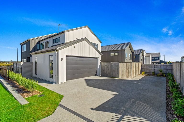 Photo of property in 17 Park Green Avenue, Rosehill, Papakura, 2113