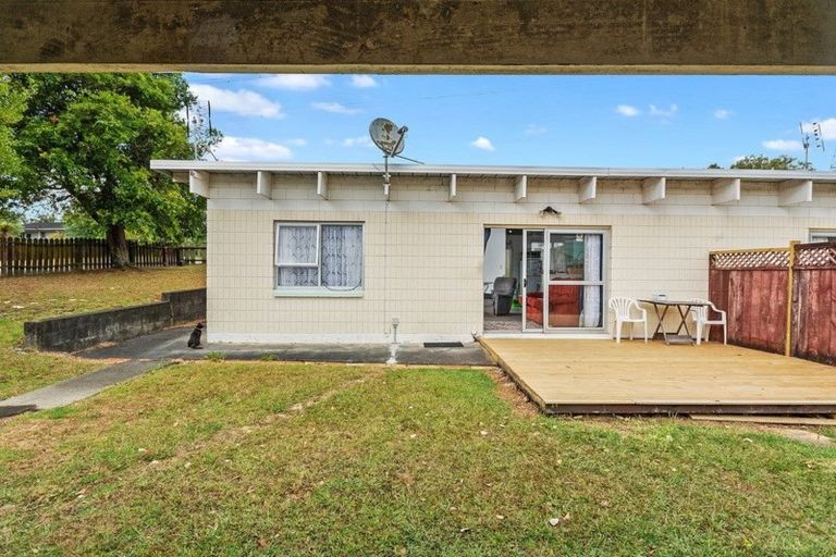 Photo of property in 1/21 Reynella Drive, Massey, Auckland, 0614