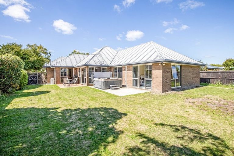 Photo of property in 16 Durrell Way, Rolleston, 7614