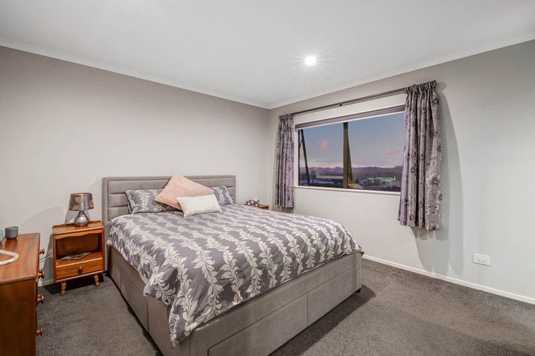 Photo of property in 14 Kingfisher Road, Silverdale, 0932