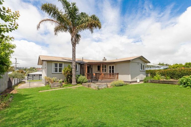 Photo of property in 64 Kingswood Road, Brookfield, Tauranga, 3110