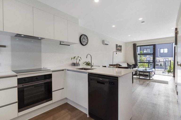 Photo of property in 8 Jabuka Street, Glen Eden, Auckland, 0602