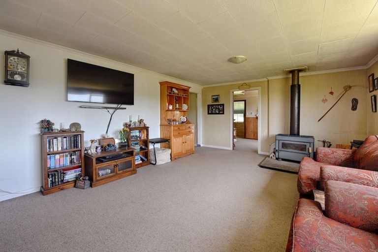 Photo of property in 16 Tokanui Haldane Road, Tokanui, 9884
