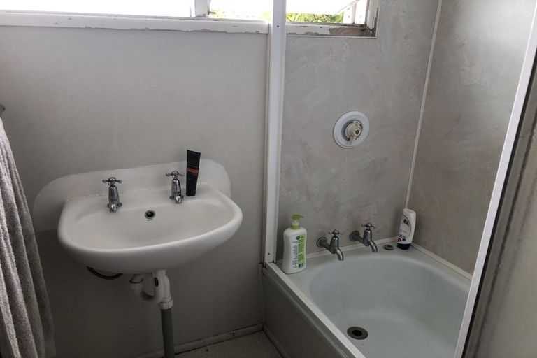 Photo of property in 23 Colwill Road, Massey, Auckland, 0614