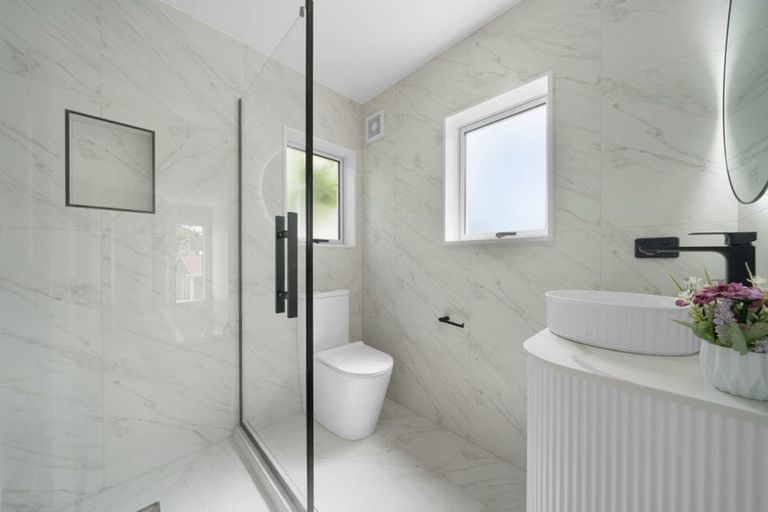 Photo of property in 17 Muir Avenue, Mangere Bridge, Auckland, 2022