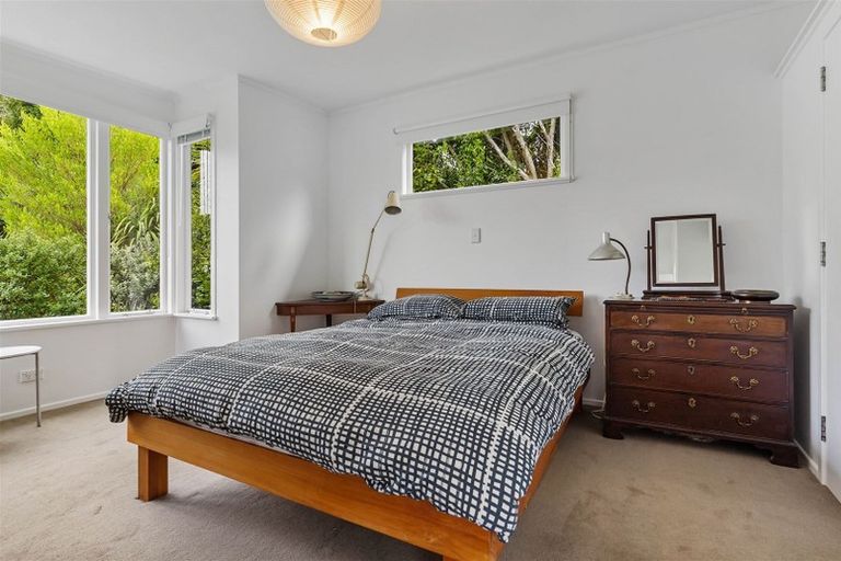 Photo of property in 32 Lynden Avenue, Hillcrest, Auckland, 0627