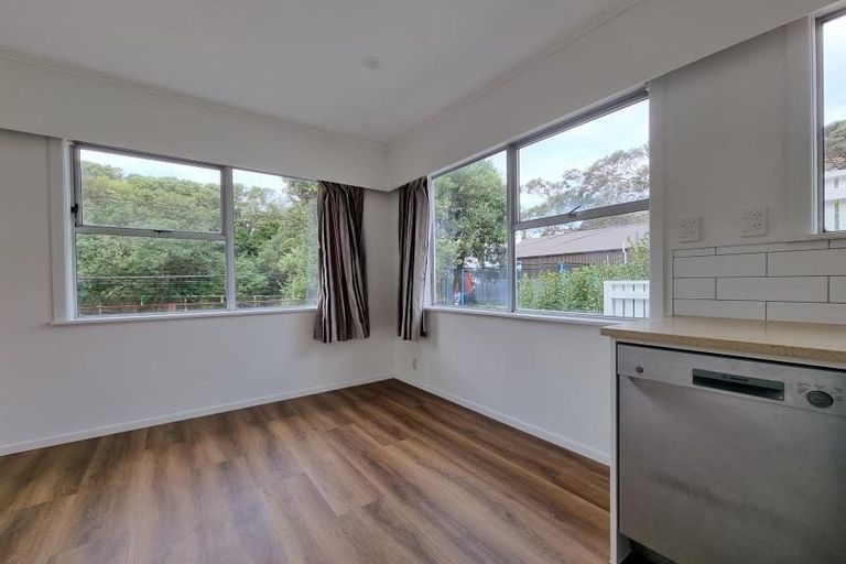 Photo of property in 5a Randwick Road, Northland, Wellington, 6012