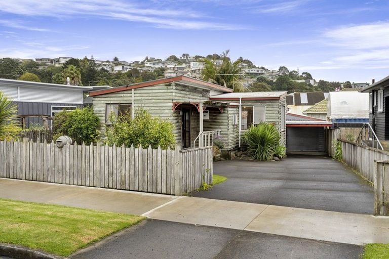 Photo of property in 30 Pioneer Road, Moturoa, New Plymouth, 4310