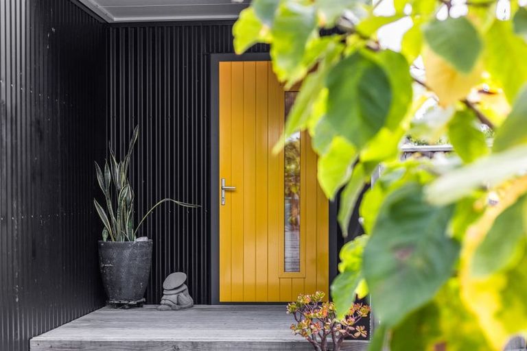 Photo of property in 9 Tauhou Place, Waikanae, 5036