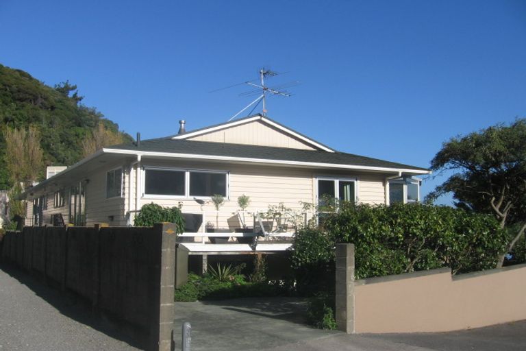 Photo of property in 2a Taumaru Avenue, Lowry Bay, Lower Hutt, 5013
