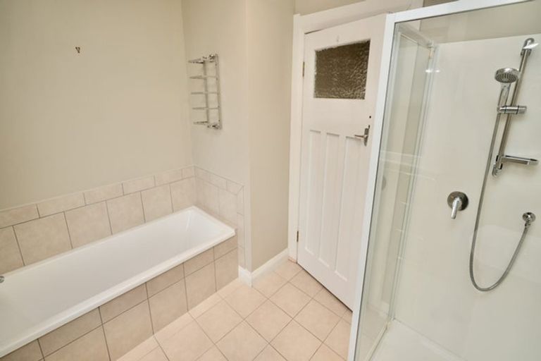 Photo of property in 27 Milverton Avenue, Hokowhitu, Palmerston North, 4410