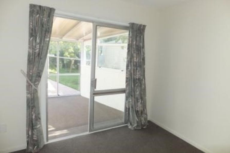 Photo of property in 11 Bideford Place, Dallington, Christchurch, 8061