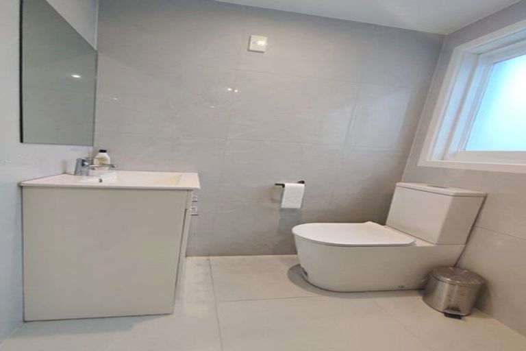 Photo of property in 120a Golf Road, New Lynn, Auckland, 0600