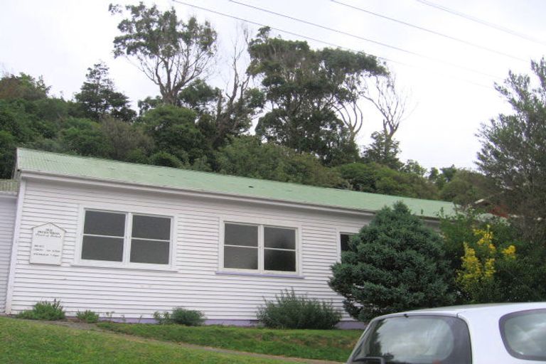 Photo of property in 4b Rewa Terrace, Tawa, Wellington, 5028