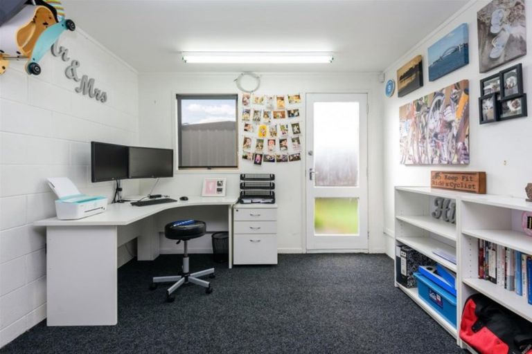 Photo of property in 2/15 Dowling Place, Pakuranga, Auckland, 2010