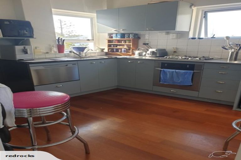 Photo of property in Olympus Flats, 8/280 Oriental Parade, Oriental Bay, Wellington, 6011