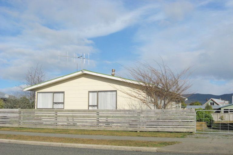 Photo of property in 8 Pop Andrew Drive, Te Anau, 9600