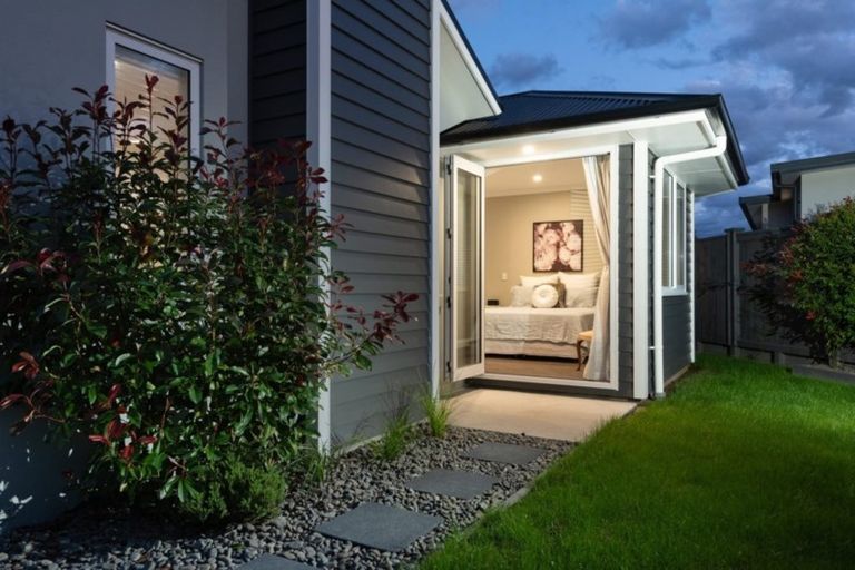 Photo of property in 8 Cassinia Close, Papamoa Beach, Papamoa, 3118