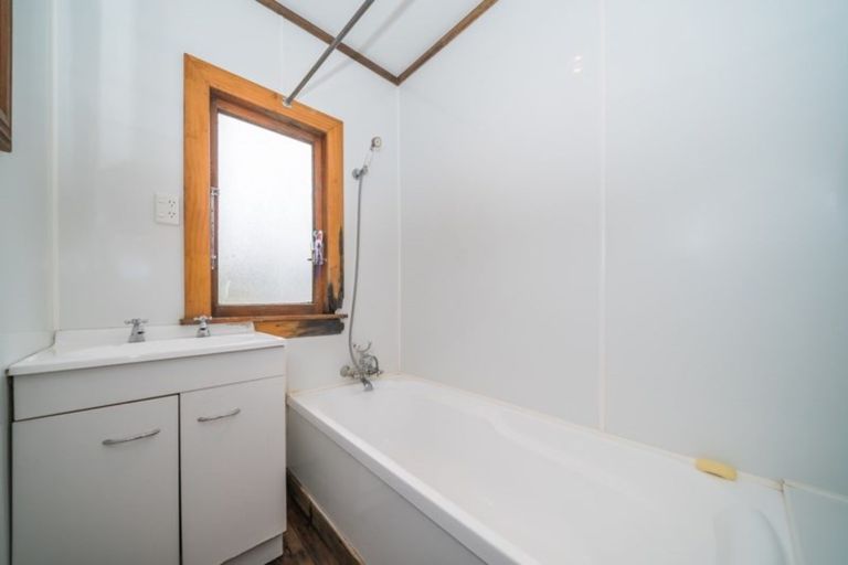 Photo of property in 60 Weston Avenue, Roslyn, Palmerston North, 4414