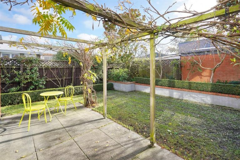 Photo of property in 6b Bradshaw Terrace, Riccarton, Christchurch, 8011
