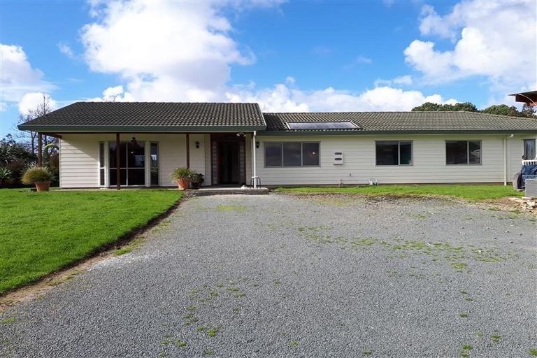 Photo of property in 10 Merewhira Road, Paremoremo, Albany, 0793