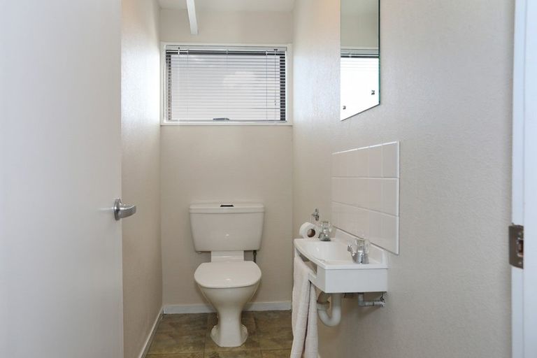 Photo of property in 11 Oaklea Avenue, Marton, 4710